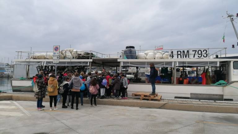 Cesenatico, le scuole alla scoperta del lavoro dei pescatori Cesenatico, le scuole alla scoperta del lavoro dei pescatori
