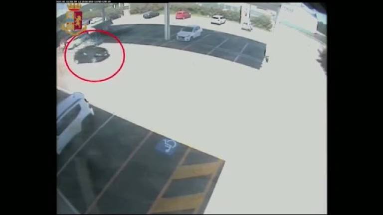 Ravenna, arrestati i due specialisti in furti nei supermercati VIDEO Ravenna, arrestati i due specialisti in furti nei supermercati VIDEO