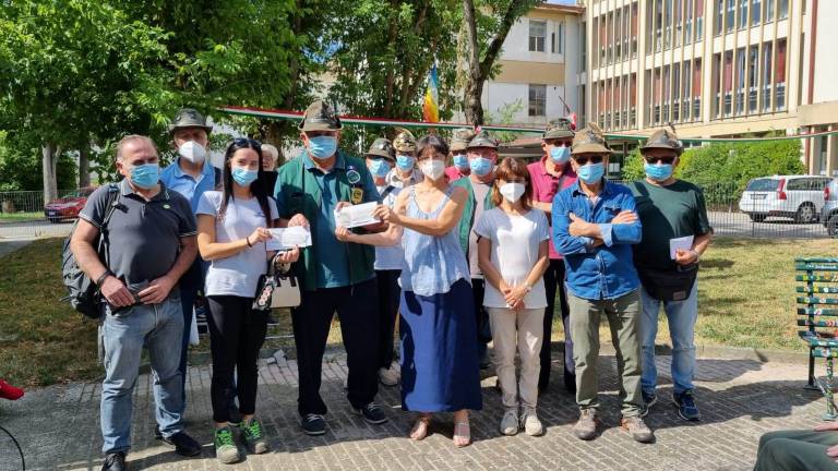 Conselice, alla residenza anziani Jus Pascendi 2mila euro dagli Alpini Conselice, alla residenza anziani Jus Pascendi 2mila euro dagli Alpini