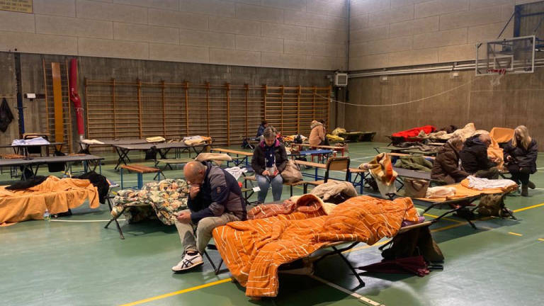Ravenna, 250 persone hanno passato la notte all'Itis. Doppia evacuzione per una famiglia Ravenna, 250 persone hanno passato la notte all'Itis. Doppia evacuzione per una famiglia