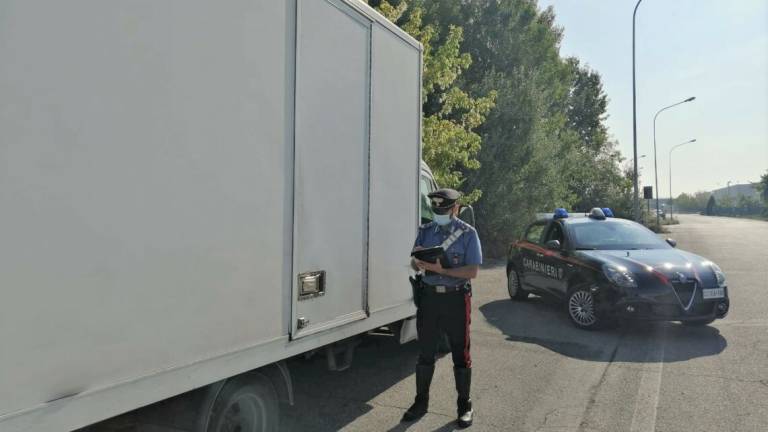 Profughi in ipotermia e con la scabbia su un tir, uno ha il Covid Profughi in ipotermia e con la scabbia su un tir, uno ha il Covid
