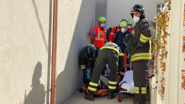 Cesena: cade da un'impalcatura, ferito operaio edile Cesena: cade da un'impalcatura, ferito operaio edile