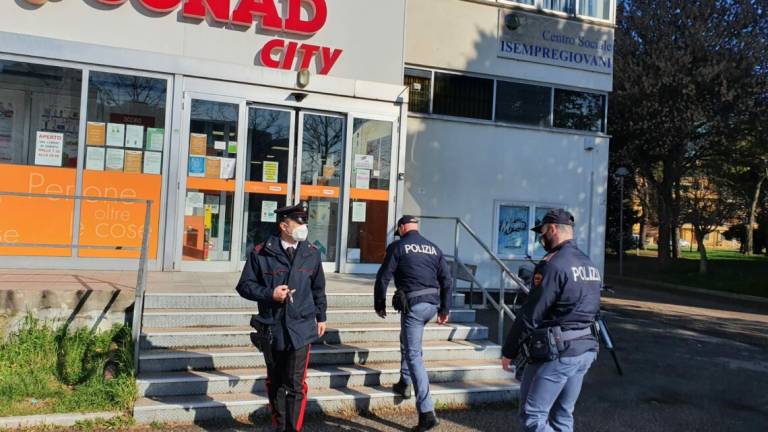 Rimini. Rapina al Conad di via Settembrini Rimini. Rapina al Conad di via Settembrini