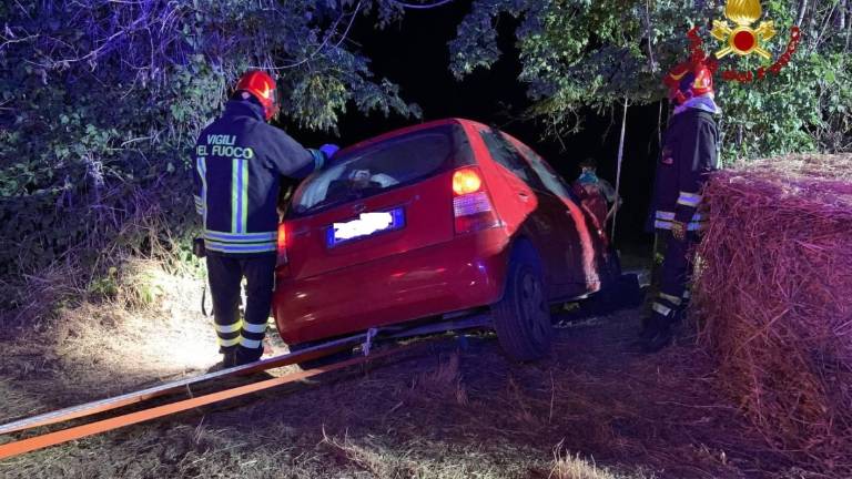 Portico, incidente: finisce con l'auto contro un muro, grave una donna Portico, incidente: finisce con l'auto contro un muro, grave una donna