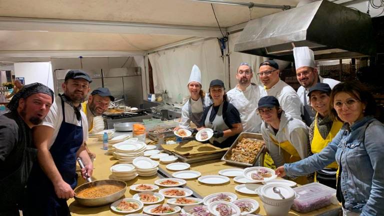 Lo sta dei ristoratori di “Arice” alla Festa del pesce Lo sta dei ristoratori di “Arice” alla Festa del pesce
