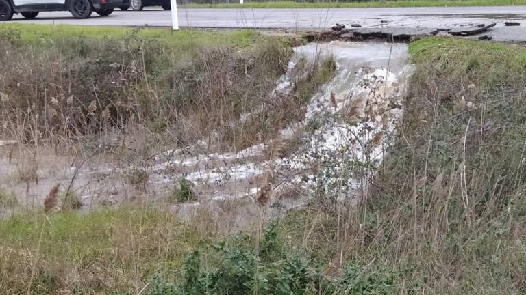 Ravenna, rottura di una tubatura: due paesi senz'acqua Ravenna, rottura di una tubatura: due paesi senz'acqua