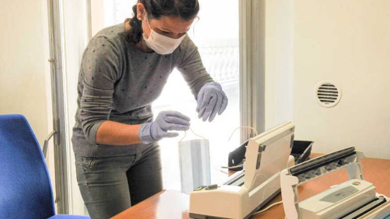 Mascherine, c'è anche chi le ruba. Consegna completata a Imola Mascherine, c'è anche chi le ruba. Consegna completata a Imola