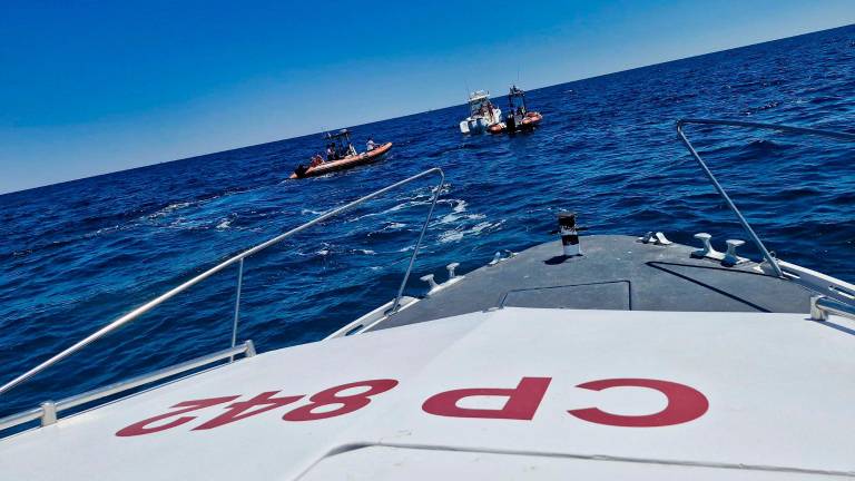 Misano, si tuffa al largo e viene portato via dalla corrente, dopo l’sos della moglie trovato attaccato a una boa di mitilicoltura e salvato Misano, si tuffa al largo e viene portato via dalla corrente, dopo l’sos della moglie trovato attaccato a una boa di mitilicoltura e salvato