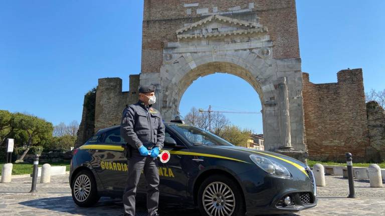 Vince 2 milioni ma prende il reddito di cittadinanza: denunciato Vince 2 milioni ma prende il reddito di cittadinanza: denunciato