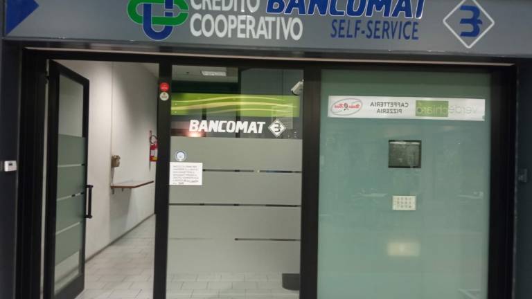 Faenza, 350 firme per evitare la chiusura dello sportello bancomat al Borgo Faenza, 350 firme per evitare la chiusura dello sportello bancomat al Borgo
