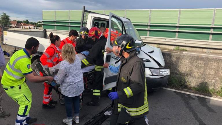 Frontale sulla E45 tra Cesena sud e San Vittore, feriti e traffico bloccato Frontale sulla E45 tra Cesena sud e San Vittore, feriti e traffico bloccato