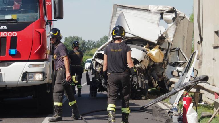 Schianto contro un'abitazione: incidente mortale a Villa San Martino Schianto contro un'abitazione: incidente mortale a Villa San Martino