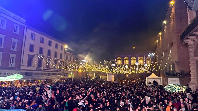 Capodanno a Rimini. Il ritorno del concertone con Biagio Antonacci e una folla fra centro storico e mare GALLERY Capodanno a Rimini. Il ritorno del concertone con Biagio Antonacci e una folla fra centro storico e mare GALLERY