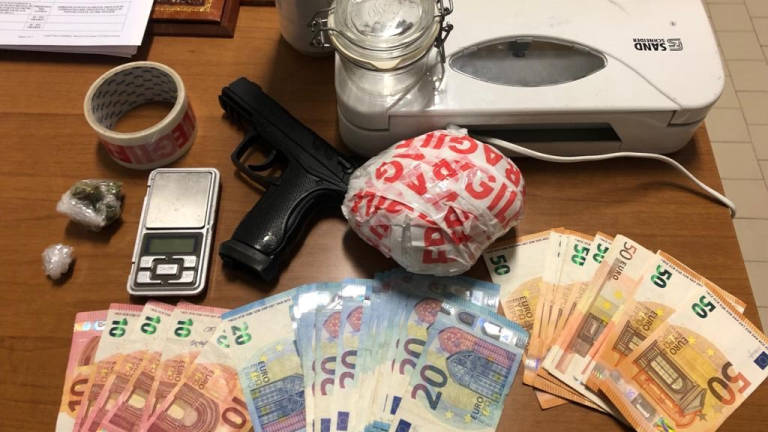 Droga in casa, arrestato 21enne a Cesenatico Droga in casa, arrestato 21enne a Cesenatico