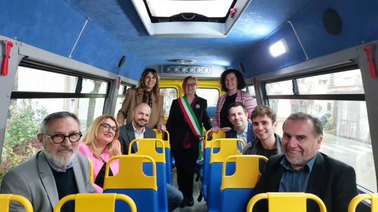 Conselice, un nuovo Scuolabus grazie al contributo di 6 aziende Conselice, un nuovo Scuolabus grazie al contributo di 6 aziende