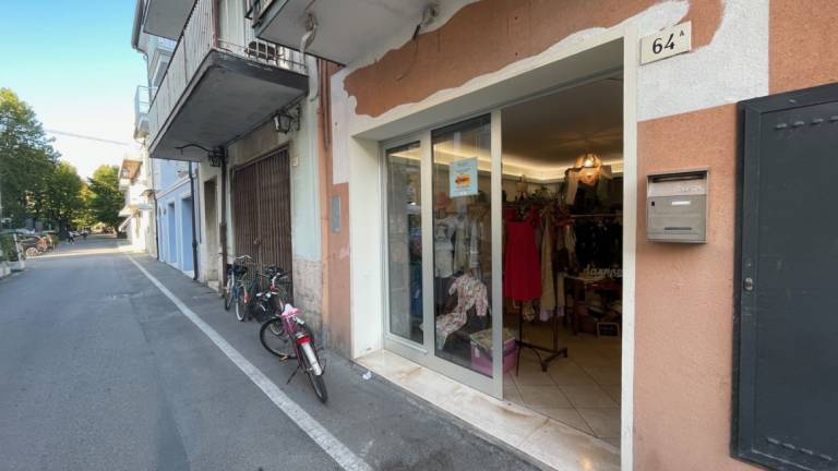 Cesenatico, il negozio: con i soldi degli abiti usati donati si portano avanti progetti per i più deboli Cesenatico, il negozio: con i soldi degli abiti usati donati si portano avanti progetti per i più deboli