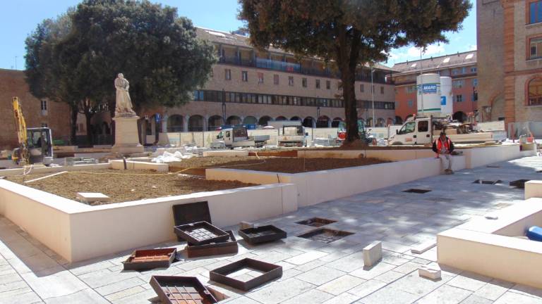 Cesena, tre piazze, dopo Pasqua il cantiere si sposta in piazza Fabbri: si punta a finire per San Giovanni Cesena, tre piazze, dopo Pasqua il cantiere si sposta in piazza Fabbri: si punta a finire per San Giovanni