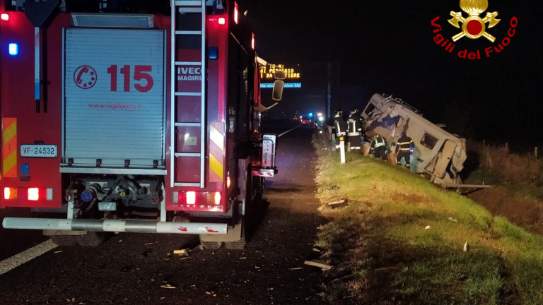 Incidente nel tratto di Cesena dell'A14: tre feriti e rallentamenti Incidente nel tratto di Cesena dell'A14: tre feriti e rallentamenti