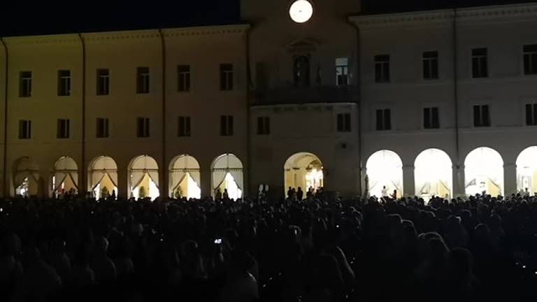 Cervia, Piazza Garibaldi gremita per Patti Smith - VIDEO Cervia, Piazza Garibaldi gremita per Patti Smith - VIDEO