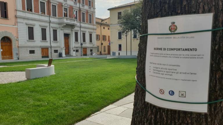 Lugo, degrado in centro: richiesti più divieti e controlli Lugo, degrado in centro: richiesti più divieti e controlli