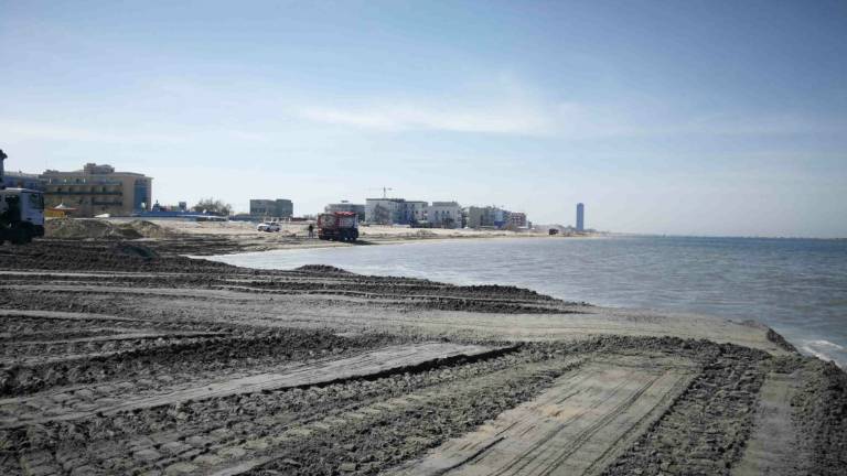 Difesa della costa. 20mila metri cubi di sabbie in arrivo sugli arenili di Valverde e Villamarina Difesa della costa. 20mila metri cubi di sabbie in arrivo sugli arenili di Valverde e Villamarina