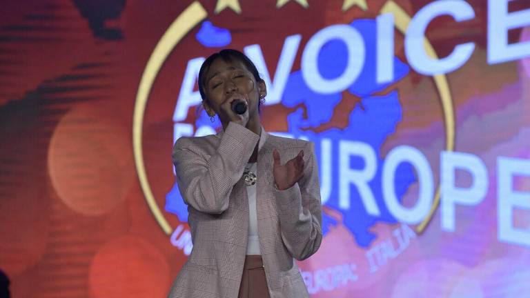 Genil Kimberly vince la finalissima Una voce per l'Europa Genil Kimberly vince la finalissima Una voce per l'Europa