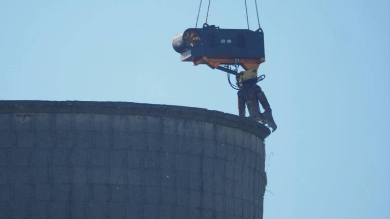 Ravenna. Iniziate le operazioni di abbattimento delle Torri Hamon VIDEO Ravenna. Iniziate le operazioni di abbattimento delle Torri Hamon VIDEO