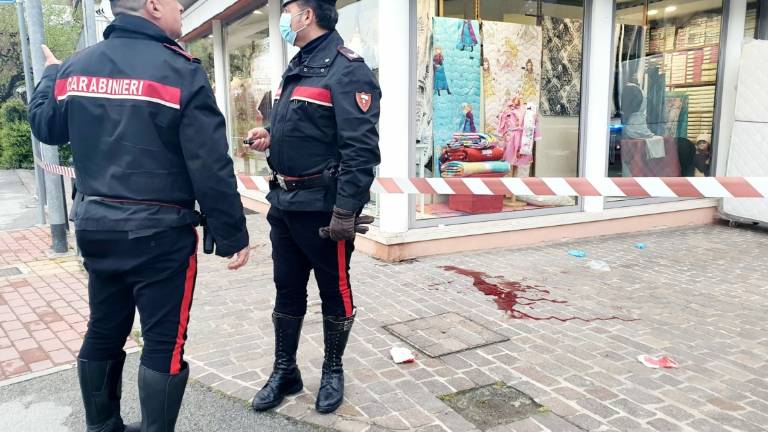 Viserba, grave un uomo accoltellato in strada: portato al Bufalini Viserba, grave un uomo accoltellato in strada: portato al Bufalini