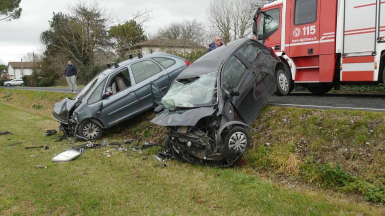 Cotignola, incidente frontale: due feriti all'ospedale Cotignola, incidente frontale: due feriti all'ospedale