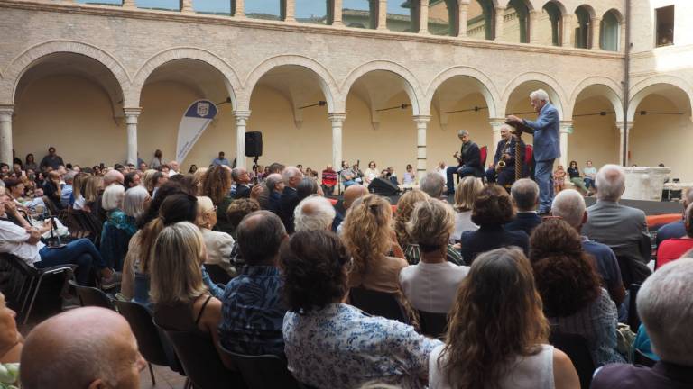 Ravenna. Una folla per Giancarlo Giannini a “Prospettiva Dante” Ravenna. Una folla per Giancarlo Giannini a “Prospettiva Dante”