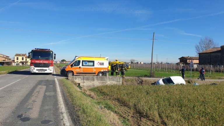 Bagnara, esce di strada con l'auto, ferita una 50enne Bagnara, esce di strada con l'auto, ferita una 50enne