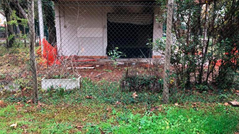 Oggi le condizioni dello stabile risentono anche dei quasi 10 anni di chiusura dopo il rogo del 2016 Oggi le condizioni dello stabile risentono anche dei quasi 10 anni di chiusura dopo il rogo del 2016