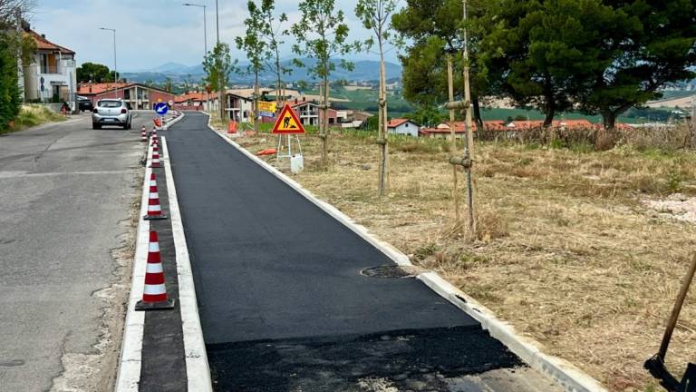 Misano, ciclabile di Scacciano: asfaltatura in corso Misano, ciclabile di Scacciano: asfaltatura in corso