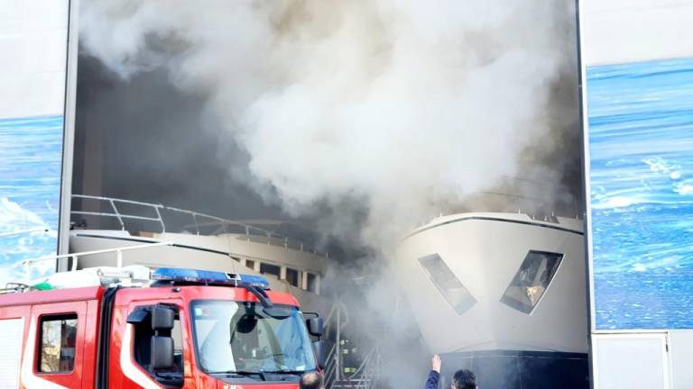 L'incendio di Cattolica, il Comune: Vicini al Gruppo Ferretti L'incendio di Cattolica, il Comune: Vicini al Gruppo Ferretti