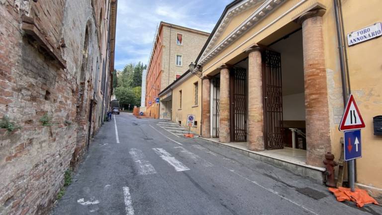 Cesena, lavori al palazzo comunale, cambia la viabilità in via Fattiboni Cesena, lavori al palazzo comunale, cambia la viabilità in via Fattiboni