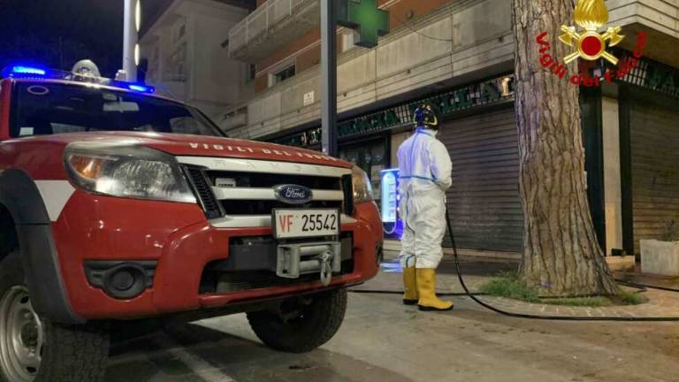 Rimini. Notte di lavoro per igienizzare la zona sud VIDEO Rimini. Notte di lavoro per igienizzare la zona sud VIDEO
