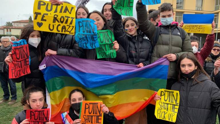 Le voci e i colori di Rimini contro la guerra: Subito pace in Ucraina - Gallery Video Le voci e i colori di Rimini contro la guerra: Subito pace in Ucraina - Gallery Video