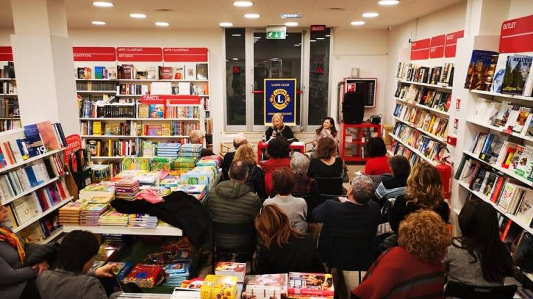 A spasso con i libri alla Mondadori di Rimini A spasso con i libri alla Mondadori di Rimini