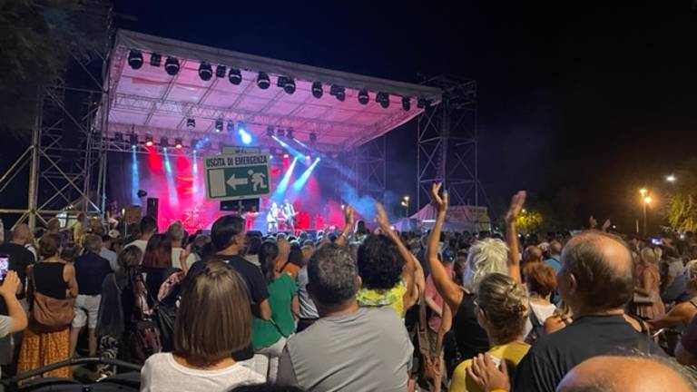 Migliaia in piazza a Rimini per Bennato -Gallery Migliaia in piazza a Rimini per Bennato -Gallery
