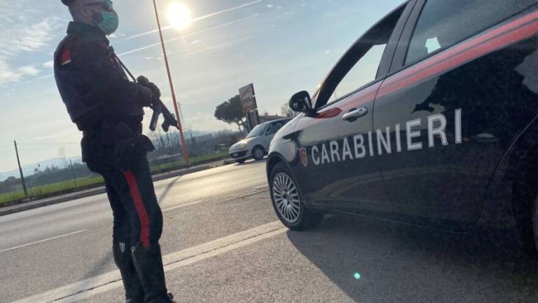 Abbatte le transenne dei blocchi. Colpa dell'aperitivo online Abbatte le transenne dei blocchi. Colpa dell'aperitivo online