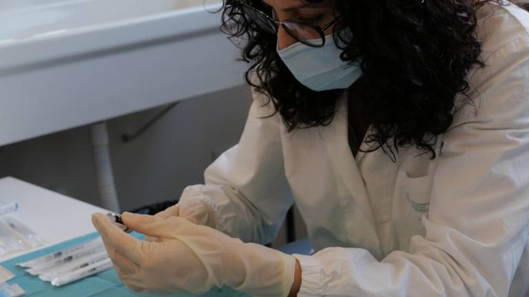 Imola, 345 le dosi del lotto AstraZeneca bloccato già inoculate Imola, 345 le dosi del lotto AstraZeneca bloccato già inoculate