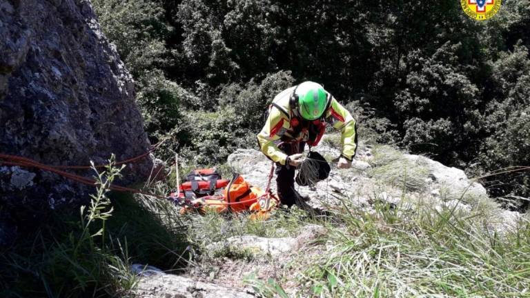 Cede un chiodo: alpinista del Cai di Ravenna cade da 15 metri Cede un chiodo: alpinista del Cai di Ravenna cade da 15 metri