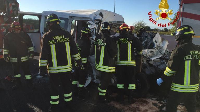 La tragedia in autostrada A4: due giorni di lutto cittadino a Coriano La tragedia in autostrada A4: due giorni di lutto cittadino a Coriano