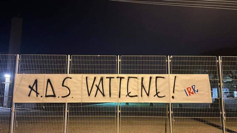 Calcio C, Righi prova a fare luce sull'Imolese mentre gli Irriducibili invitano De Sarlo ad andarsene Calcio C, Righi prova a fare luce sull'Imolese mentre gli Irriducibili invitano De Sarlo ad andarsene
