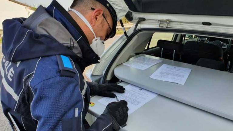 Coronavirus Ravenna, una escort e uno gigolò fermati in viaggio Coronavirus Ravenna, una escort e uno gigolò fermati in viaggio