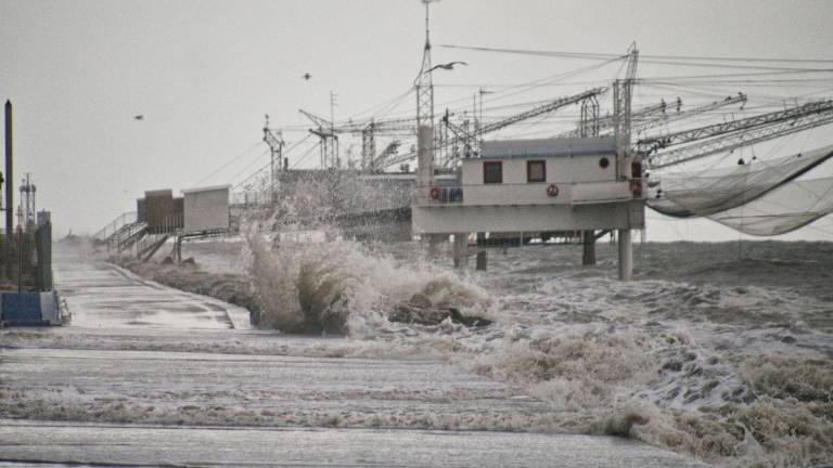 Maltempo, allagamenti a Casal Borsetti e Marina di Ravenna. Sospeso il traghetto Maltempo, allagamenti a Casal Borsetti e Marina di Ravenna. Sospeso il traghetto