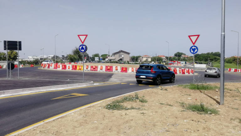 Rimini rotatoria tra Statale 16 e via Cavalieri Vittorio Veneto aperta in tutte le direzioni Rimini rotatoria tra Statale 16 e via Cavalieri Vittorio Veneto aperta in tutte le direzioni