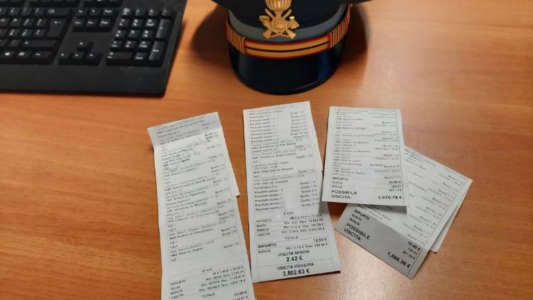 Rimini, scommesse abusive dal tabaccaio durante il lockdown: 41 denunce Rimini, scommesse abusive dal tabaccaio durante il lockdown: 41 denunce