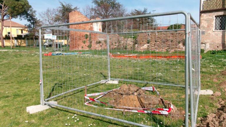 Gatteo, trovata bomba di guerra nei lavori al castello Gatteo, trovata bomba di guerra nei lavori al castello