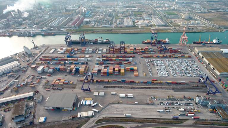 Ravenna: infortunio sul lavoro al porto, operaio gravemente ferito Ravenna: infortunio sul lavoro al porto, operaio gravemente ferito